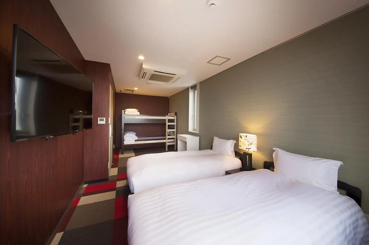 טוקיו Centurion Ladies Hostel Ueno Park מלון קפסולה