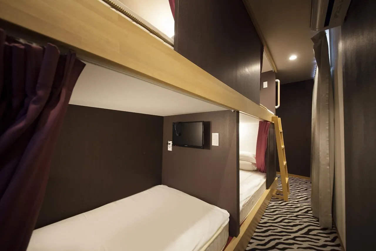 טוקיו Centurion Ladies Hostel Ueno Park 2*,  יפן