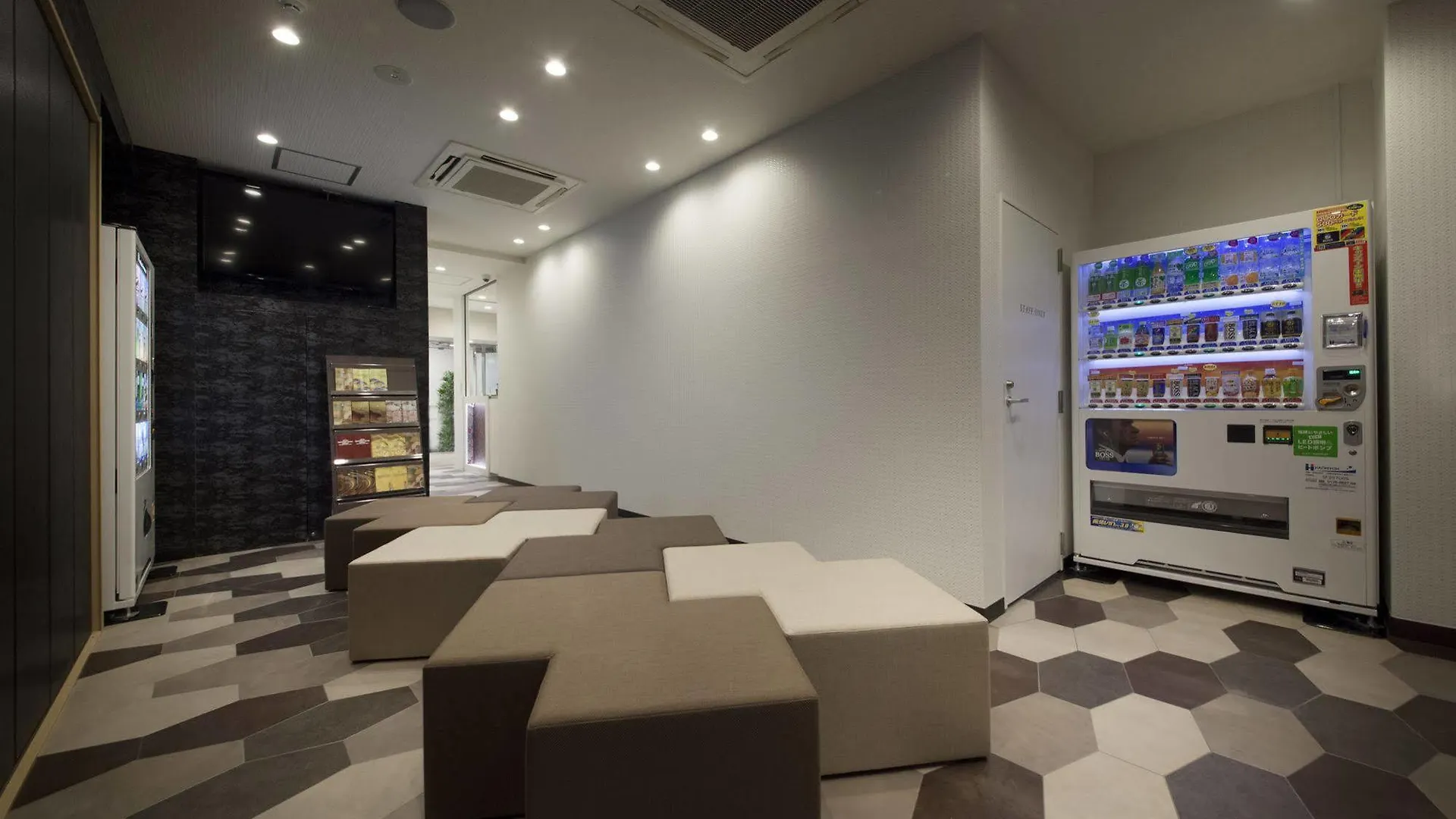 טוקיו Centurion Ladies Hostel Ueno Park 2*,  יפן