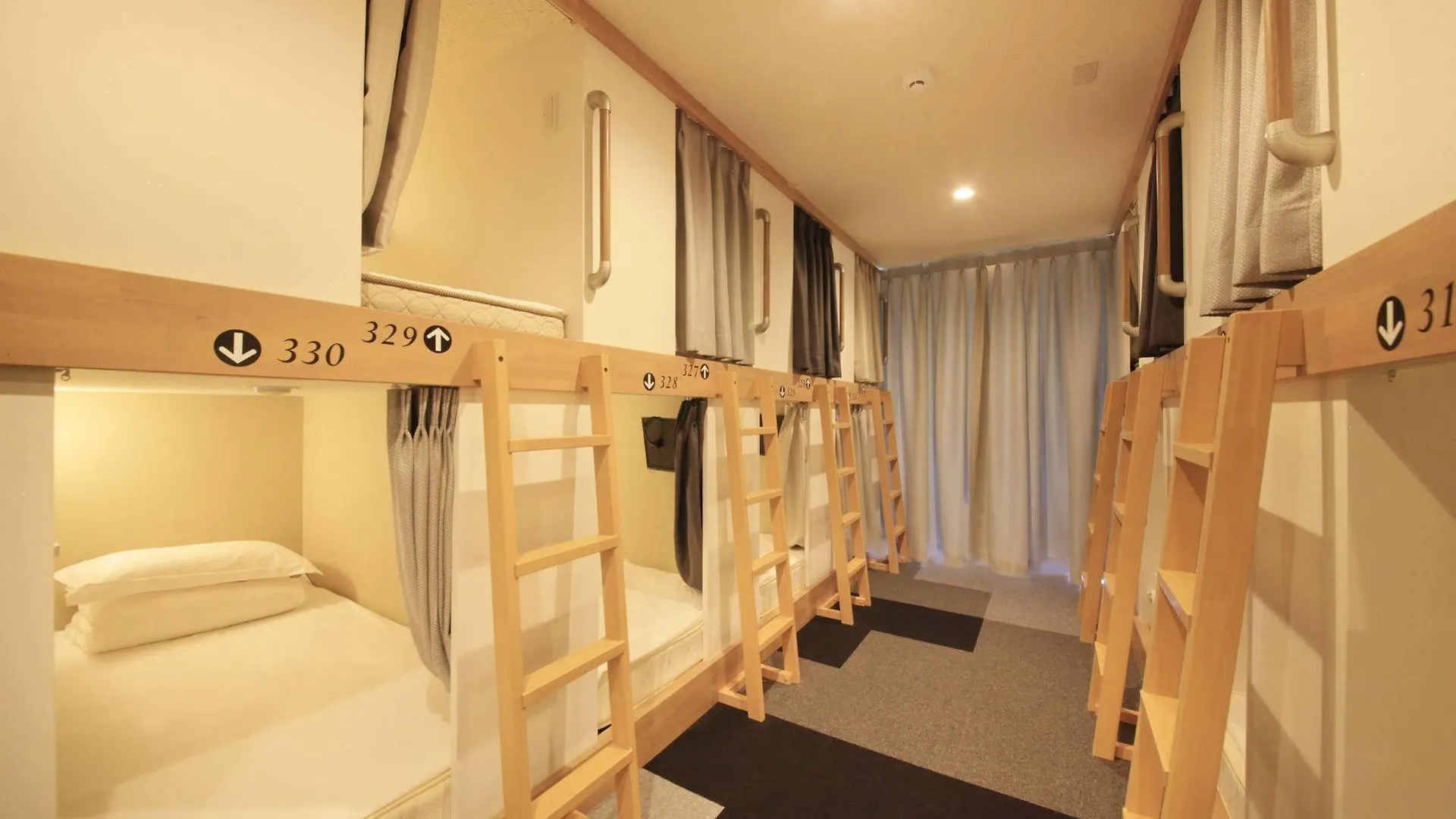 ** מלון קפסולה טוקיו Centurion Ladies Hostel Ueno Park יפן