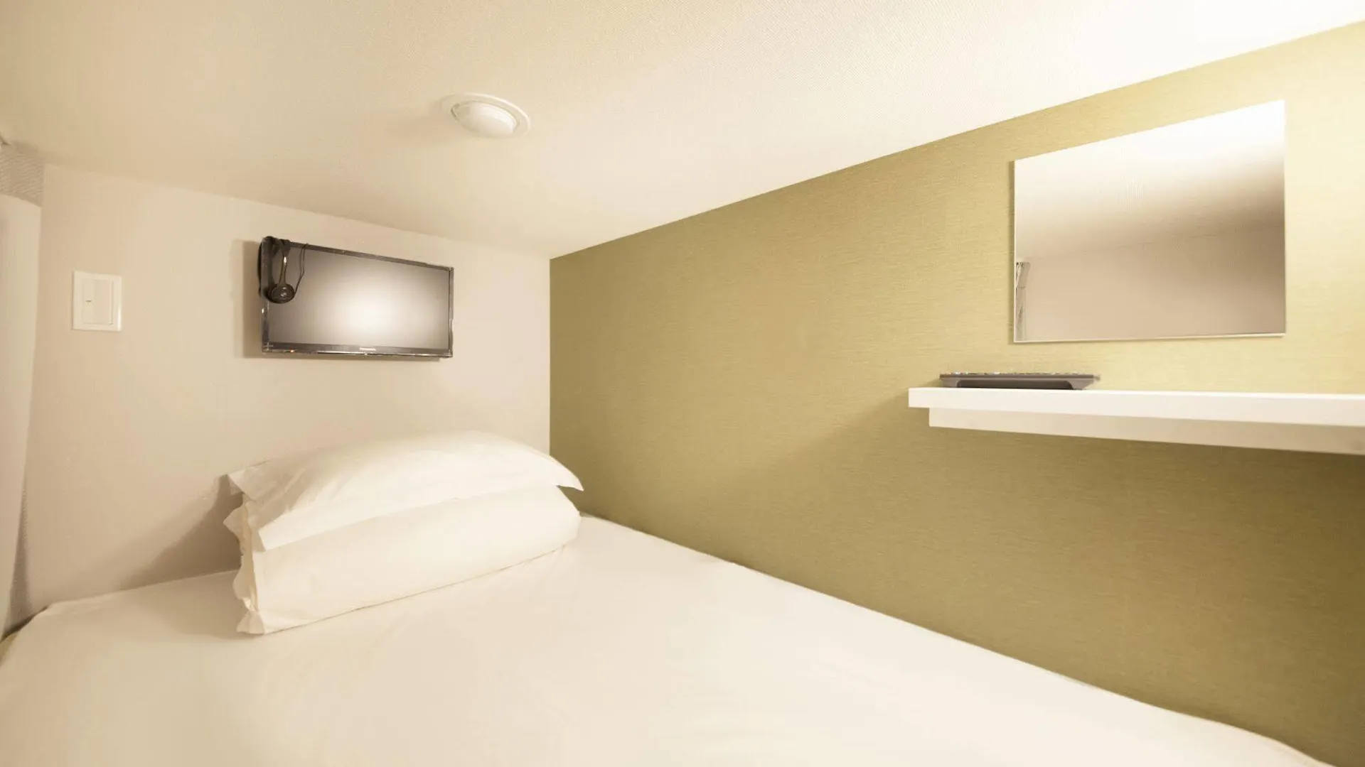 טוקיו Centurion Ladies Hostel Ueno Park מלון קפסולה