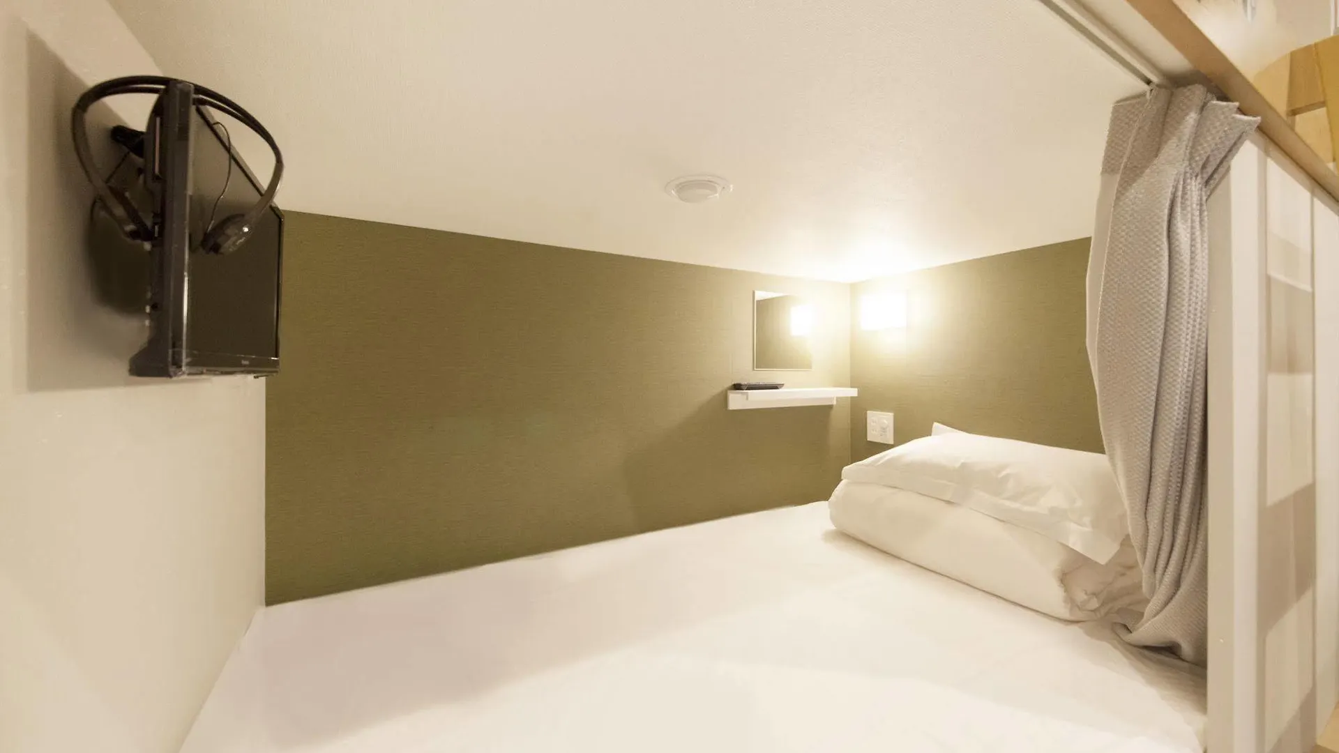 טוקיו Centurion Ladies Hostel Ueno Park 2*,