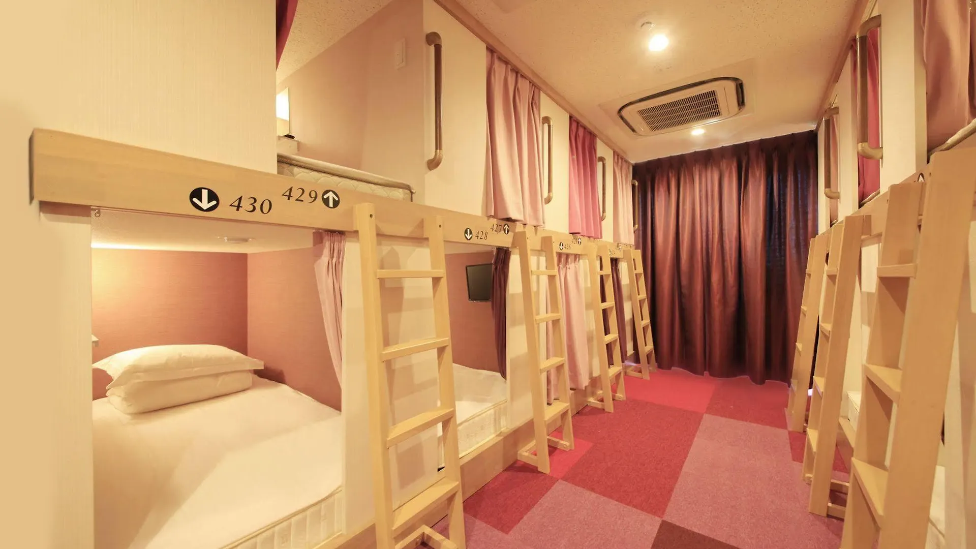 ** מלון קפסולה טוקיו Centurion Ladies Hostel Ueno Park יפן